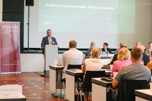 Staatsminister Timon Gremmels spricht Grußworte zum Verbandstag des Museumsverbandes Hessen e.V.